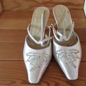 Vera Wang wedding shoes. Italian silk satin Size 7